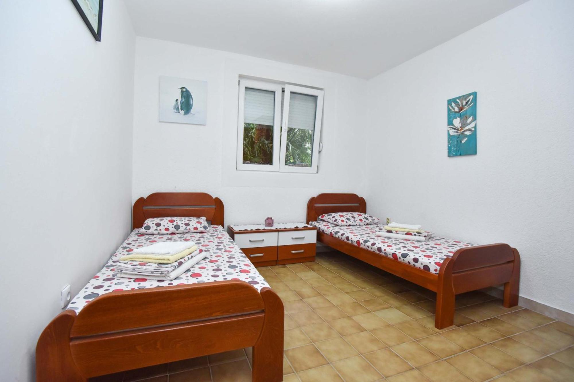 Lucice Apartment *